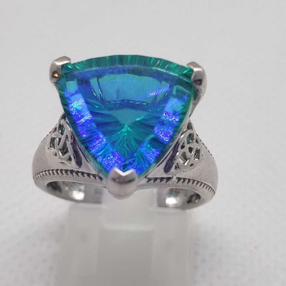NWOT Host Pick Gorgeous Peacock Quartz Solitaire Ring